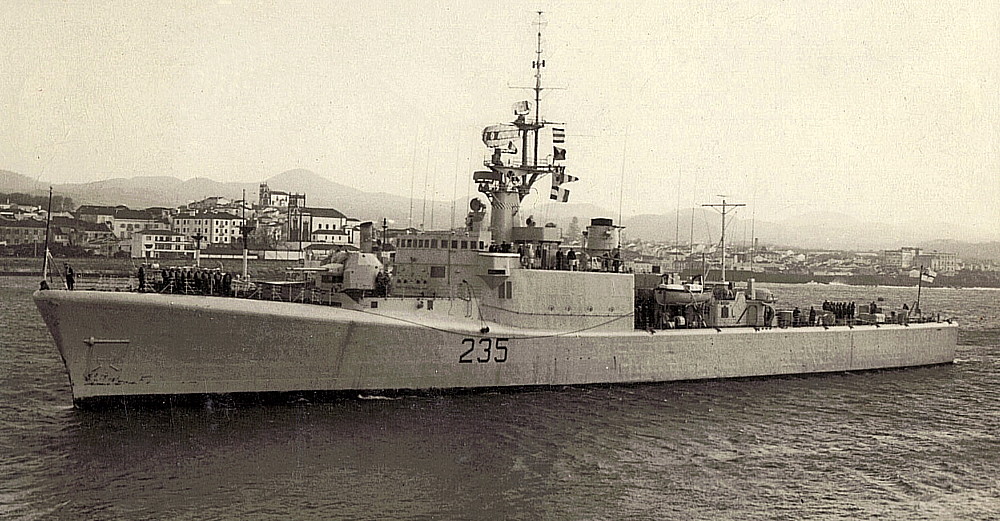 Royal Canadian Navy : HMCS Chaudiere.