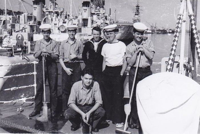 Royal Canadian Navy : HMCS Terra Nova crew members.