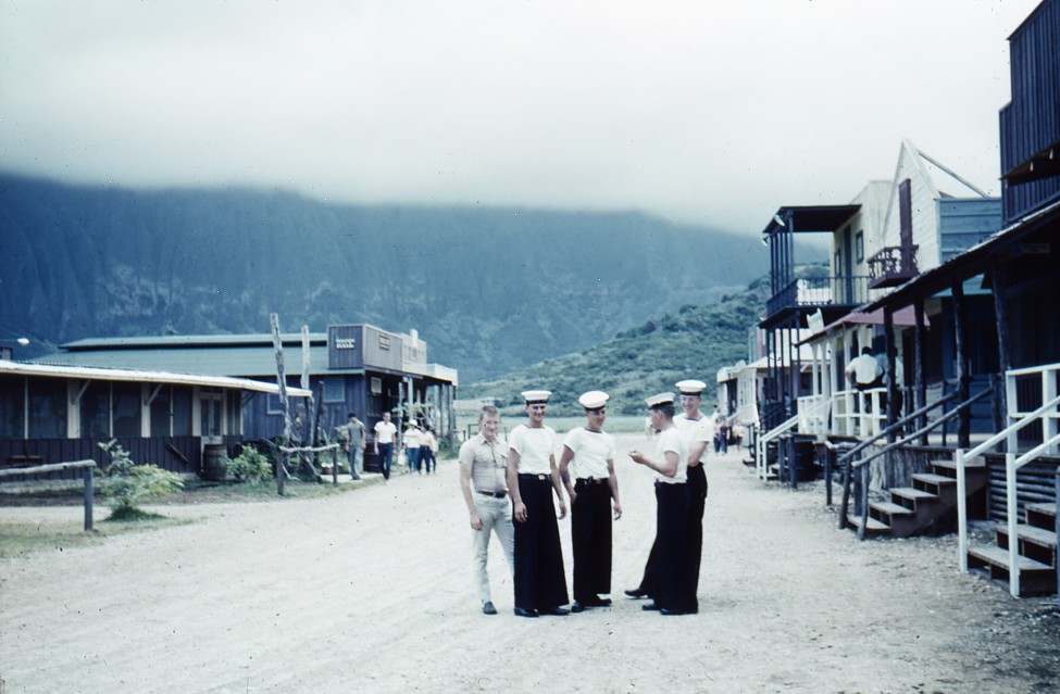 Royal Canadian Navy : Ashore in Hawaii.