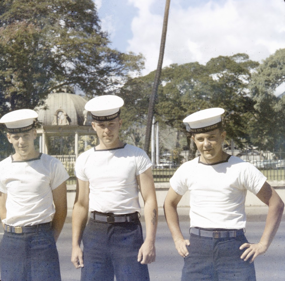 Royal Canadian Navy : HMCS Ste Therese sailors at Fort Fort DeRussy on Waikiki Beach.