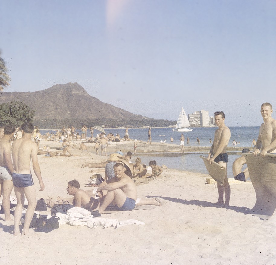 Royal Canadian Navy : HMCS Ste Therese sailors at Fort Fort DeRussy on Waikiki Beach.