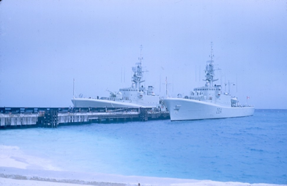 Royal Canadian Navy : HMCS Qu'Appelle, HMCS Saskatchewan.