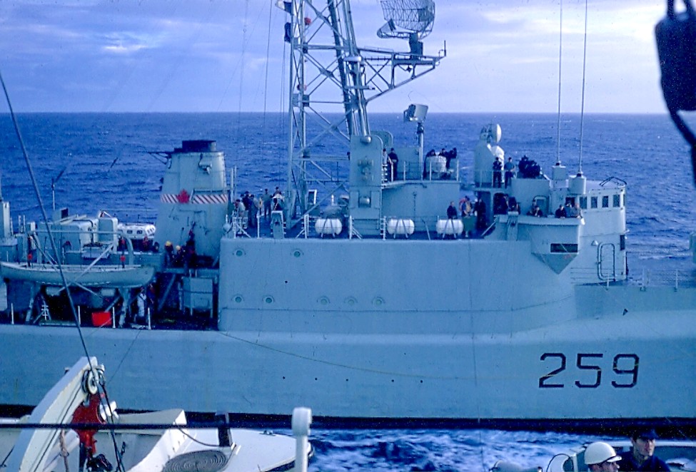 Royal Canadian Navy : HMCS Terra Nova.