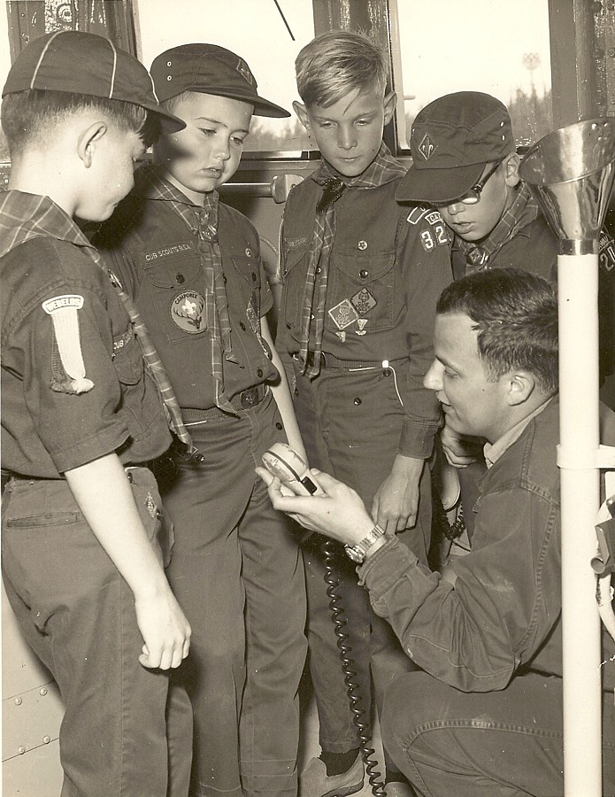 Royal Canadian Navy : HMCS Qu'Appelle & Boy Scouts, 1968.