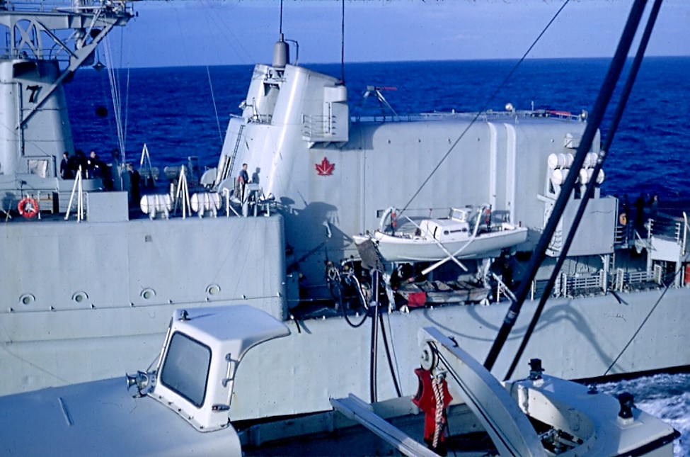 Royal Canadian Navy : HMCS Assiniboine being refueled.