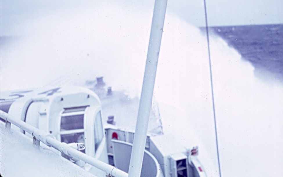 Royal Canadian Navy : HMCS Assiniboine.