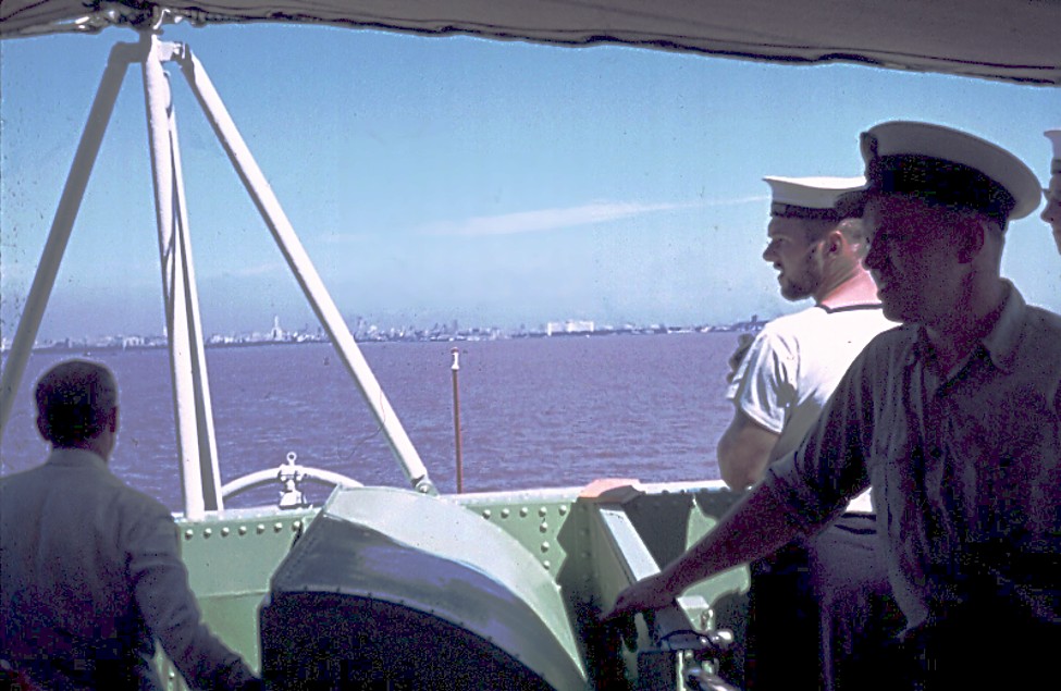 Royal Canadian Navy : entering Buenos Aires .