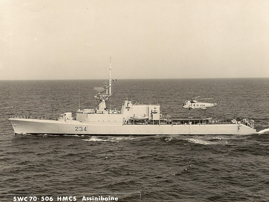 Royal Canadian Navy : HMCS Assiniboine.