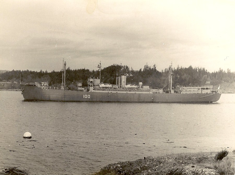 Royal Canadian Navy : HMCS Cape Breton.