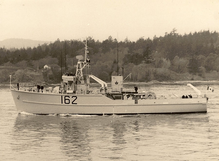 Royal Canadian Navy : HMCS Cowichan.