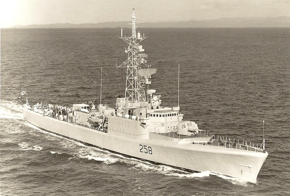 Royal Canadian Navy : HMCS Kootenay.