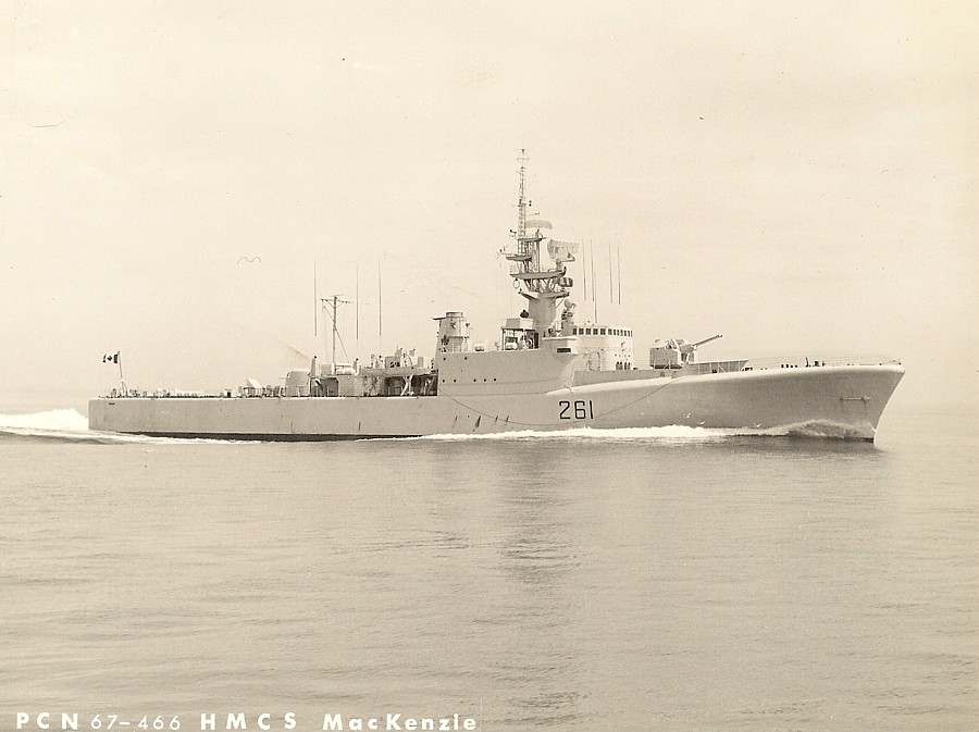 Royal Canadian Navy : HMCS Mackenzie.