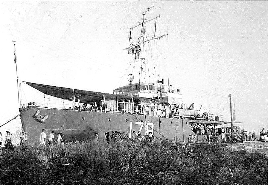 Royal Canadian Navy : HMCS Brockville.