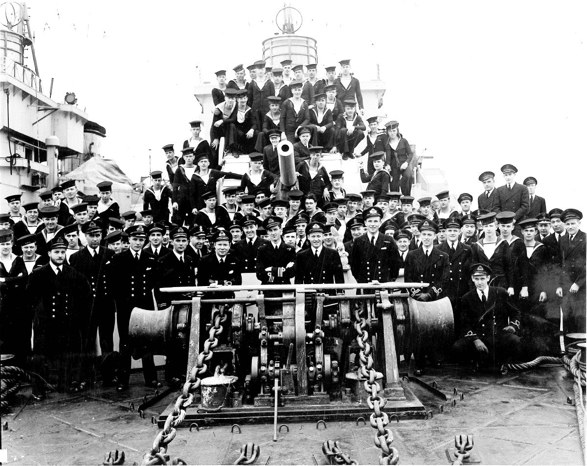 Royal Canadian Navy : Crew of HMCS Kapuskasing