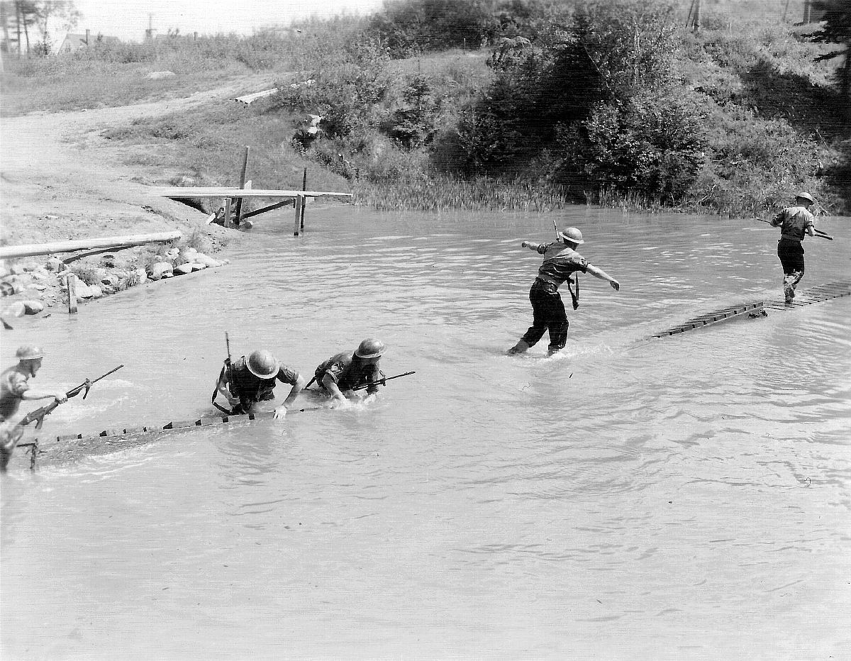 Royal Canadian Navy : HMCS Cornwallis, Assault Course, 1962