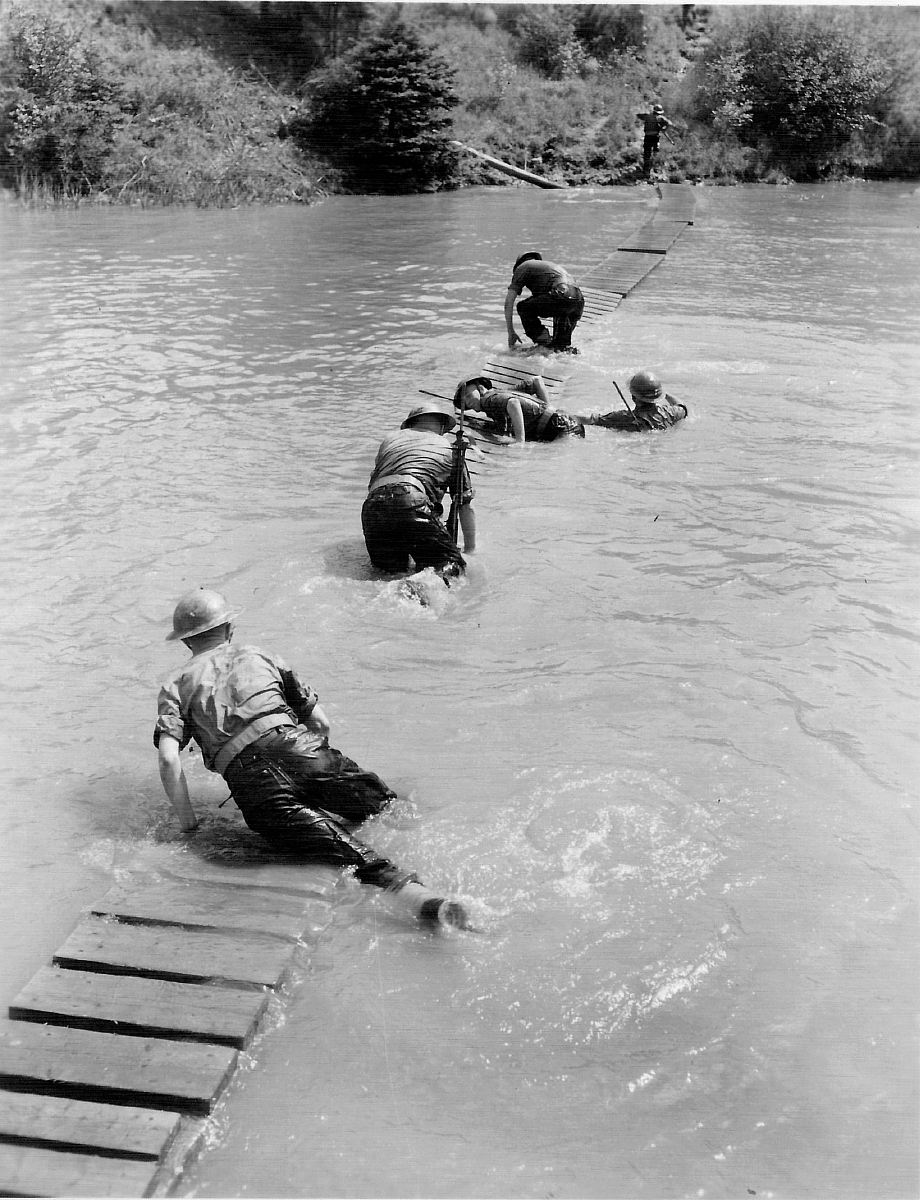 Royal Canadian Navy : HMCS Cornwallis, Assault Course, 1962