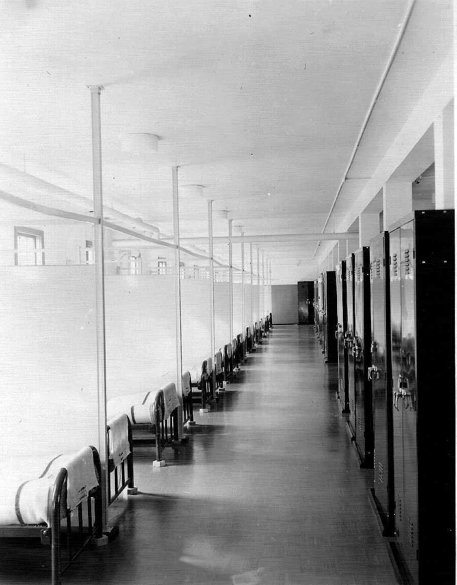 Royal Canadian Navy : HMCS Cornwallis, Inside barracks, 1962