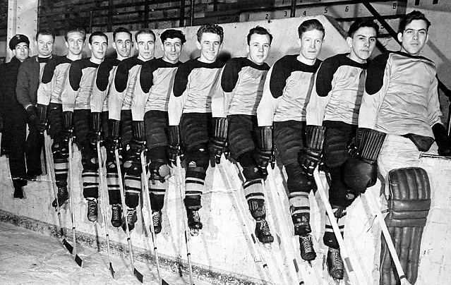 Royal Canadian Navy : HMCS Peregrine, Hockey Team, 1945