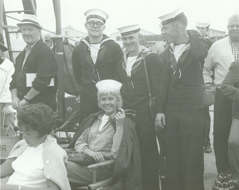 Royal Canadian Navy : Sailors with Doris Day, Long Beach, 1963.