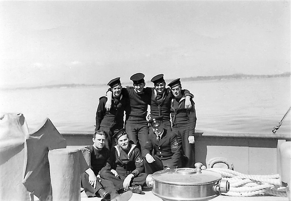 Royal Canadian Navy : 7 crew members of HMCS Rosthern, 1944-45