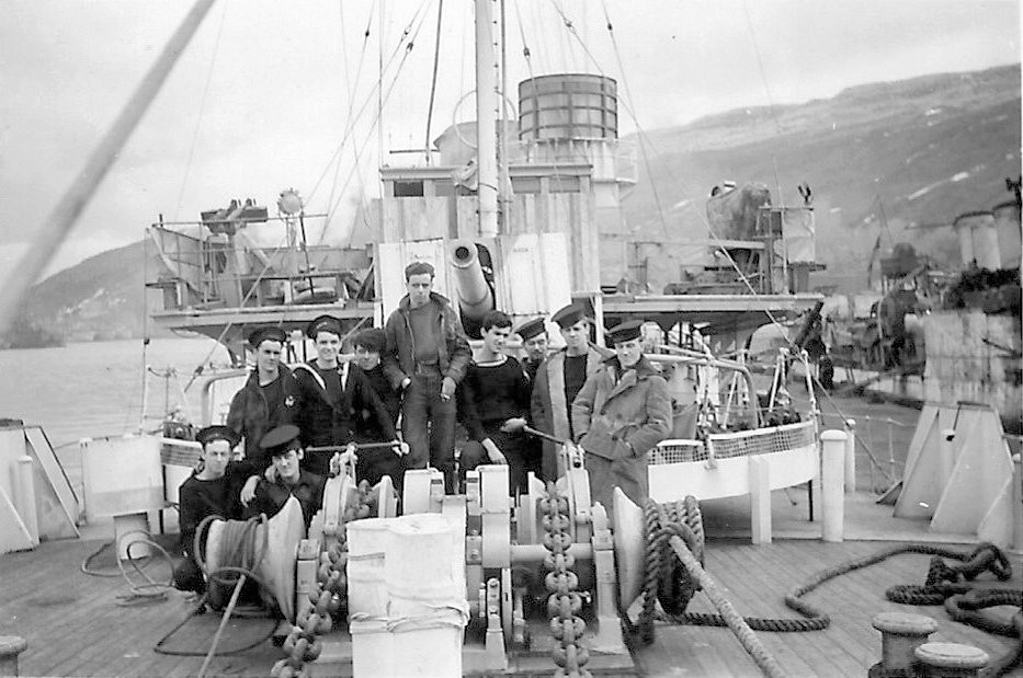 Royal Canadian Navy : crew on foc'sle of HMCS Rosthern, 1944