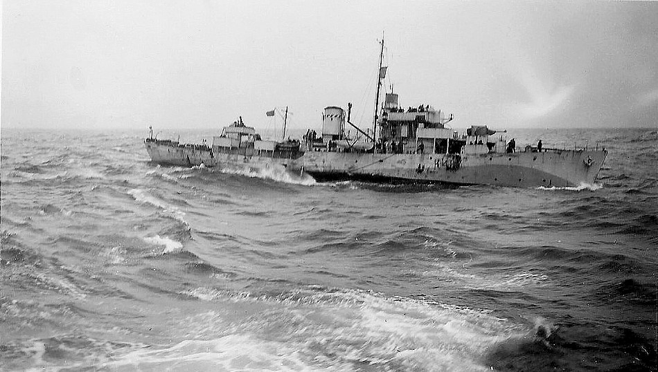 Royal Canadian Navy : HMCS Rosthern in the north Atlantic