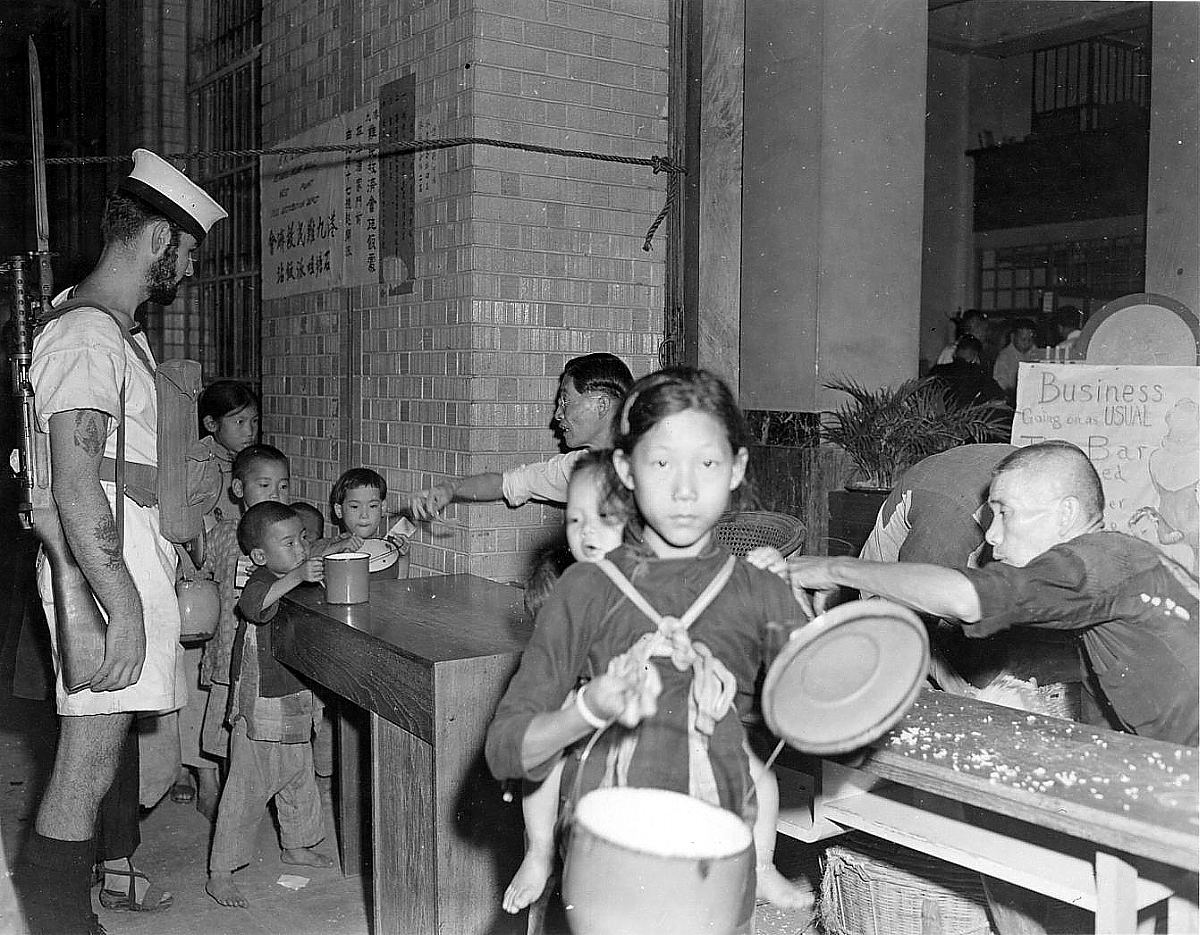 Royal Canadian Navy : Hong Kong, 1945