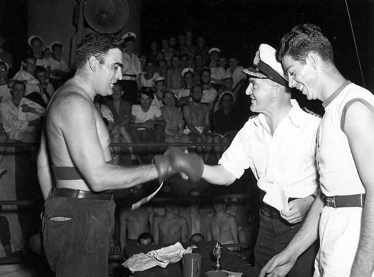 Royal Canadian Navy : Hong Kong, 1945