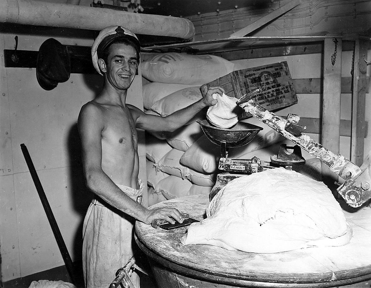 Royal Canadian Navy : Hong Kong, 1945