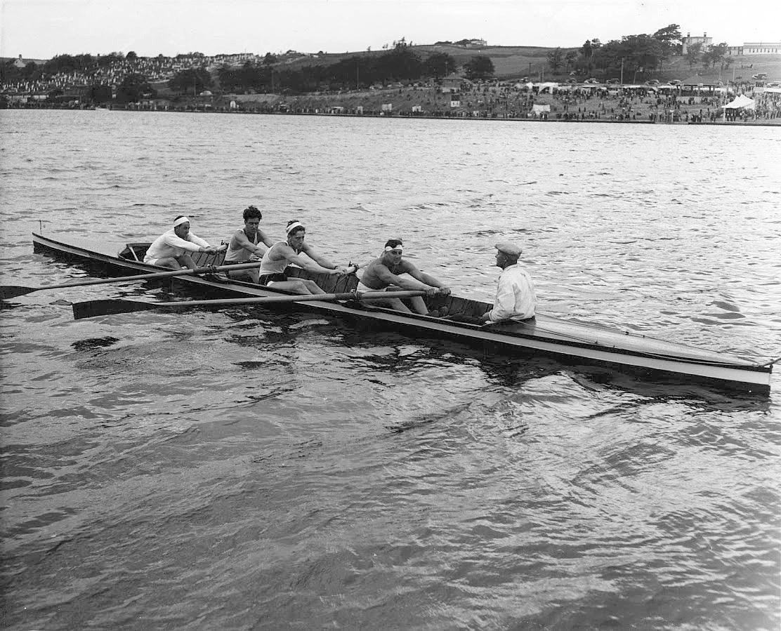 Sculling by RCNVR Shore patrol