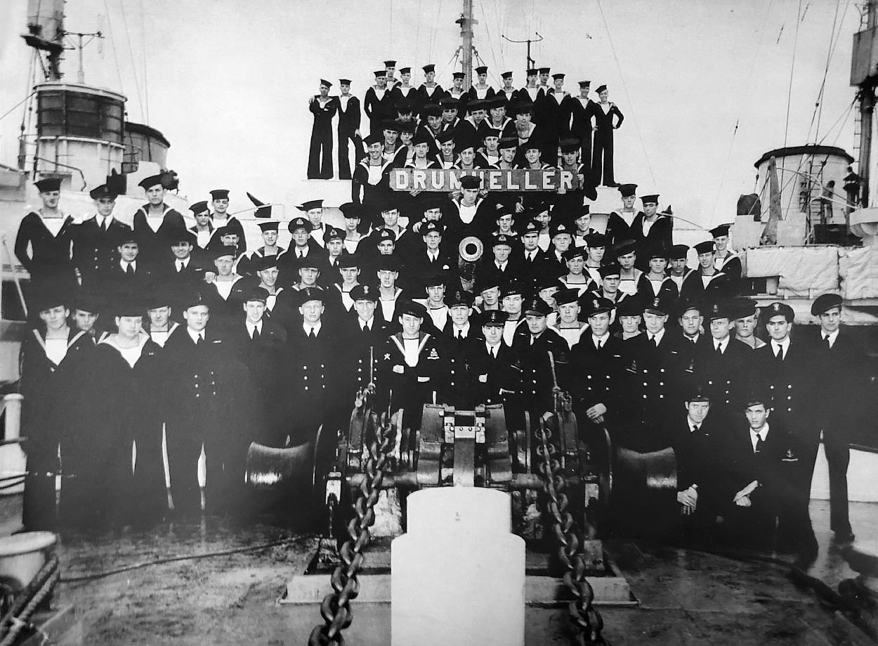 Crew on Foc'sle of HMCS Drumheller, c.1943/45.