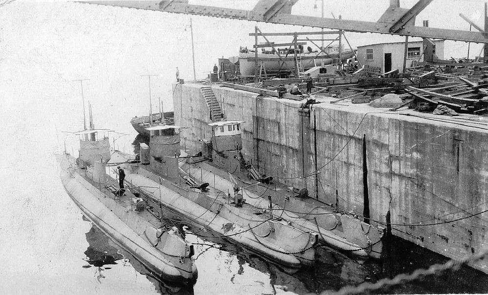 Moored submarines, WW1