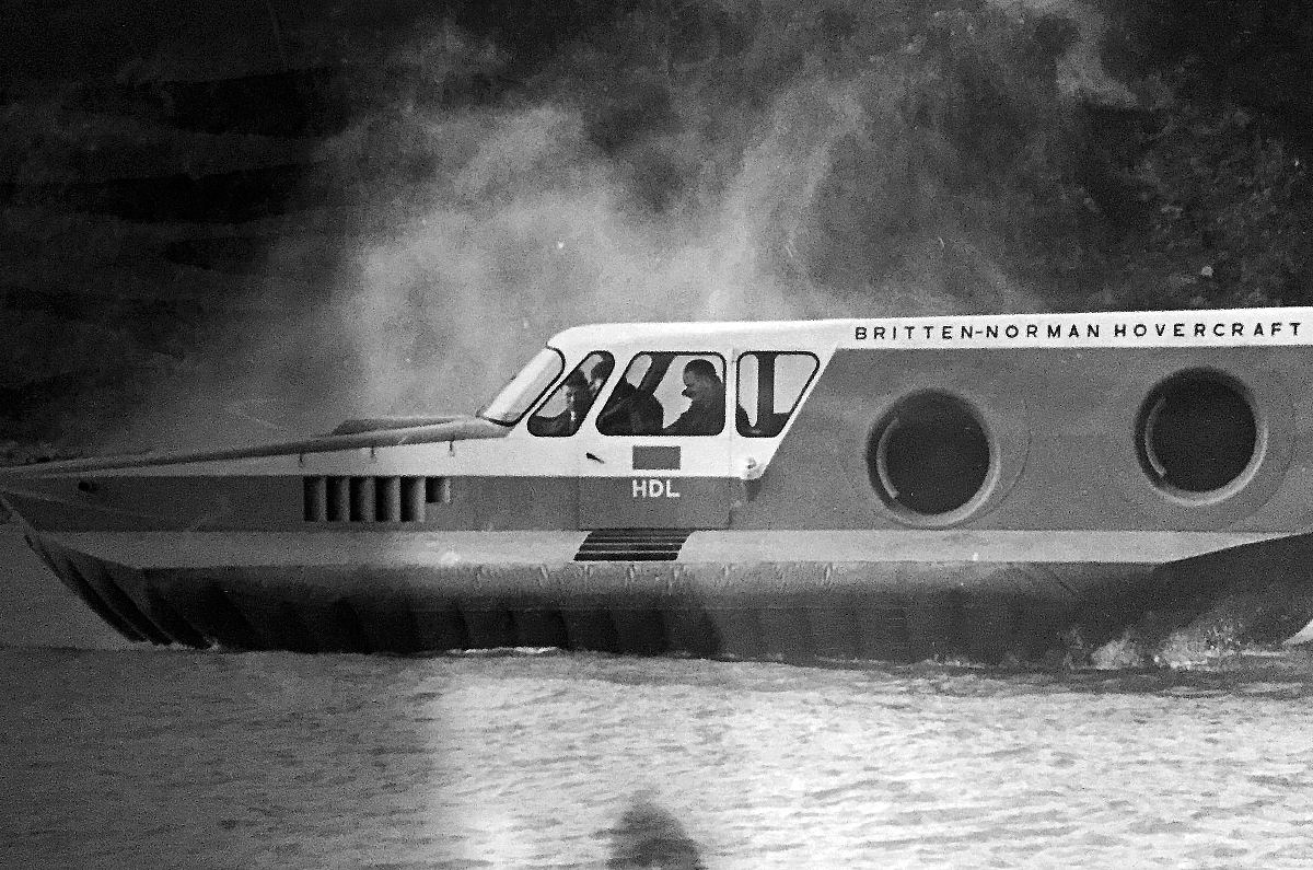Royal Canadian Navy : Hovercraft, 1950's - 1960's