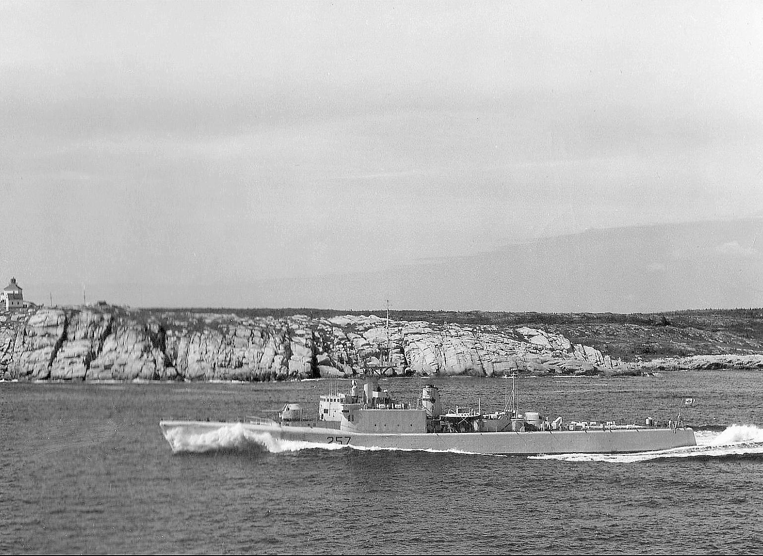 HMCS Restigouche, speed trials outside Halifax.