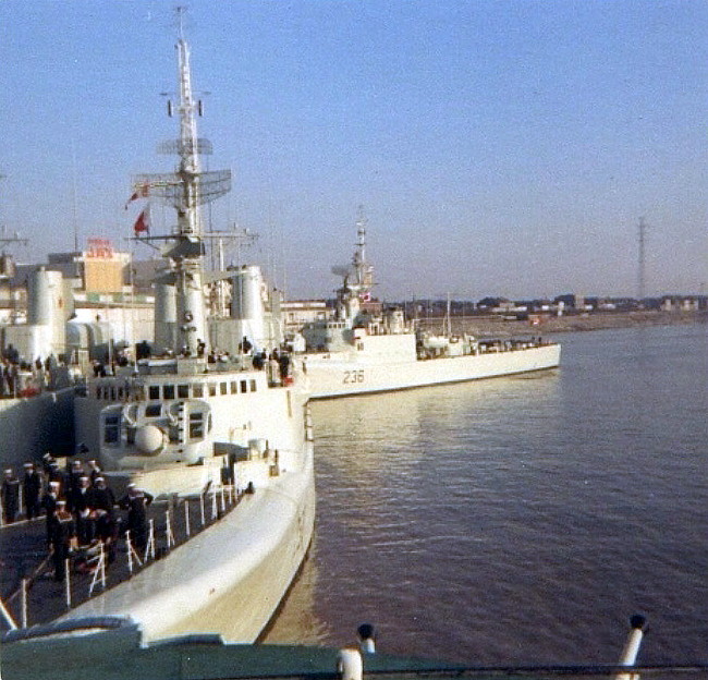 Royal Canadian Navy : HMCS Bonaventure in New Orleans.