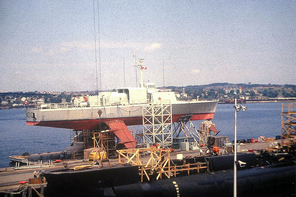 Royal Canadian Navy : HMCS Bras d'Or & HMCS Ojibwa, 1969.