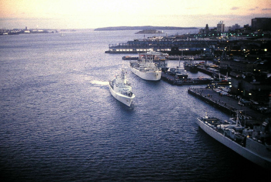 Royal Canadian Navy : HMC Dockyard.
