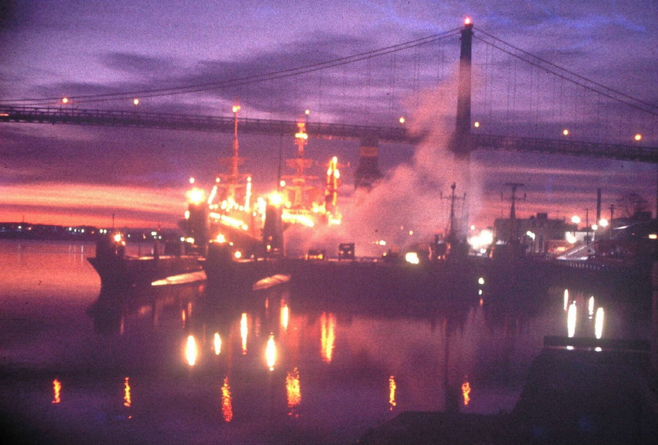 Royal Canadian Navy : submarines, HMC Dockyard, Halifax.