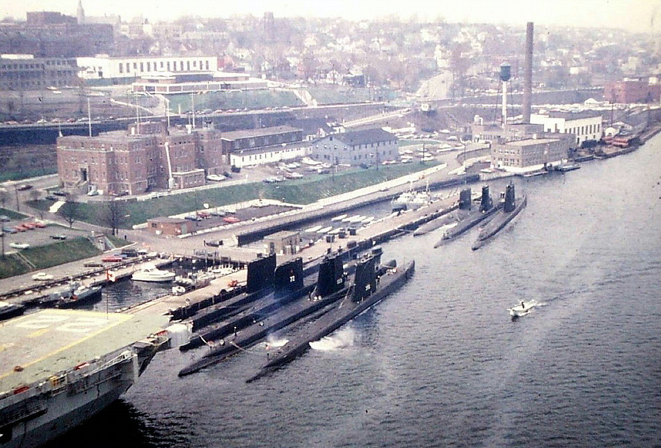 Royal Canadian Navy : Submarines in Halifax.