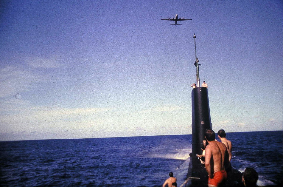 Royal Canadian Navy : HMCS Okanagan, BBQ at sea.