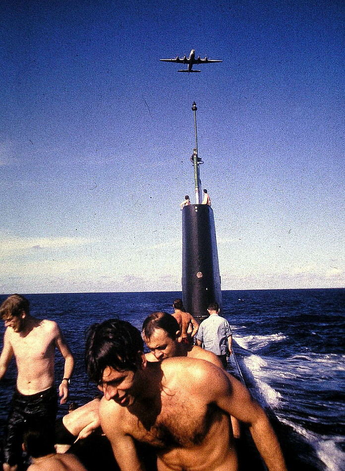 Royal Canadian Navy : HMCS Okanagan, BBQ at sea.