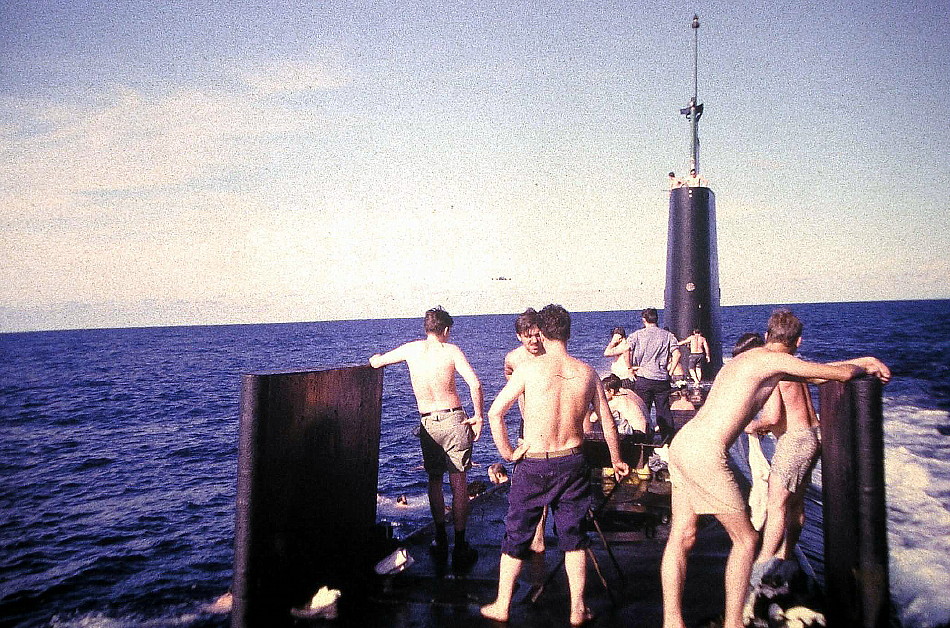 Royal Canadian Navy : HMCS Okanagan, BBQ at sea.