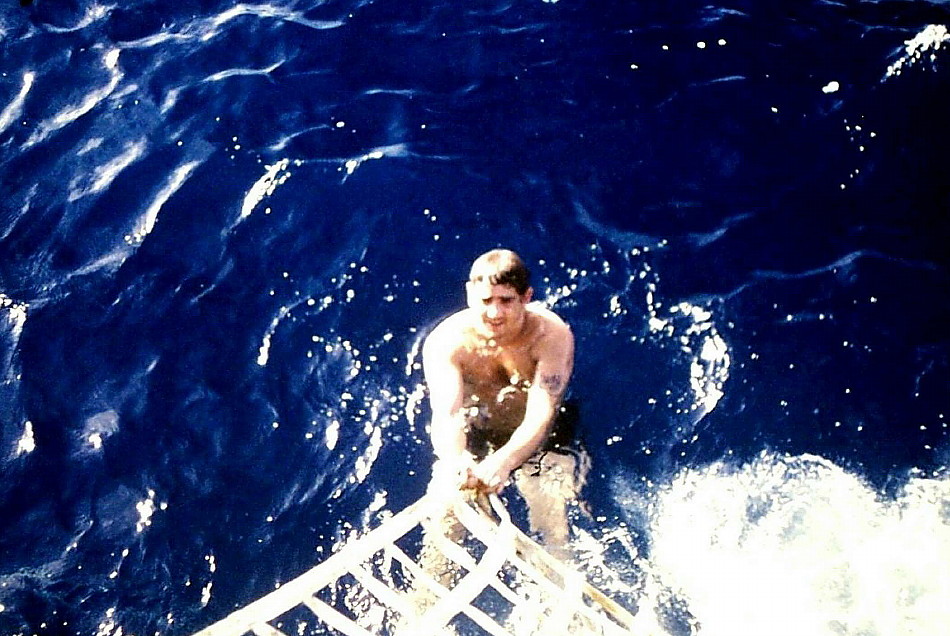 Royal Canadian Navy : HMCS Okanagan, BBQ at sea.