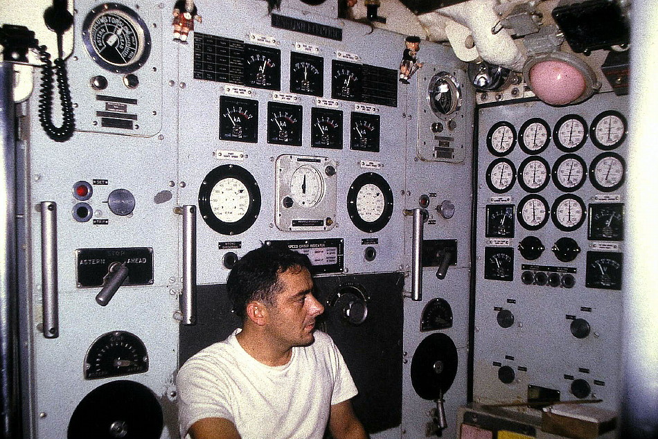 Royal Canadian Navy : HMCS Okanagan at sea.