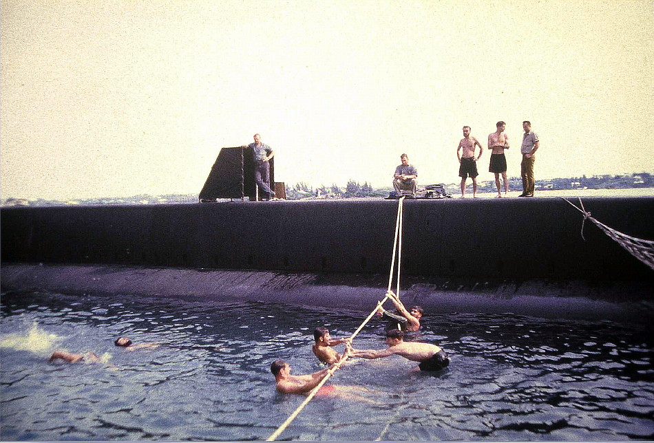 Royal Canadian Navy : HMCS Okanagan in Bermuda.