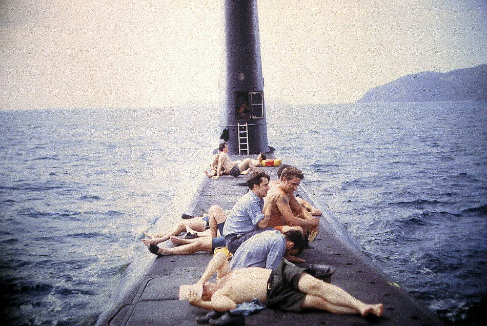 Royal Canadian Navy : HMCS Okanagan at sea off Virgin Islands.