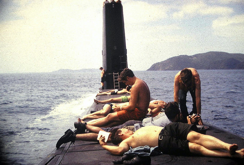 Royal Canadian Navy : HMCS Okanagan at sea off Virgin Islands.