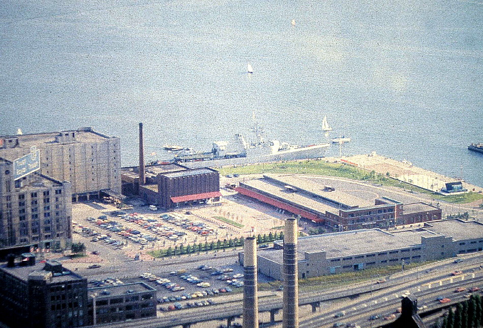 Royal Canadian Navy : HMCS Nipigon, Great Lakes Cruise, July 1975.