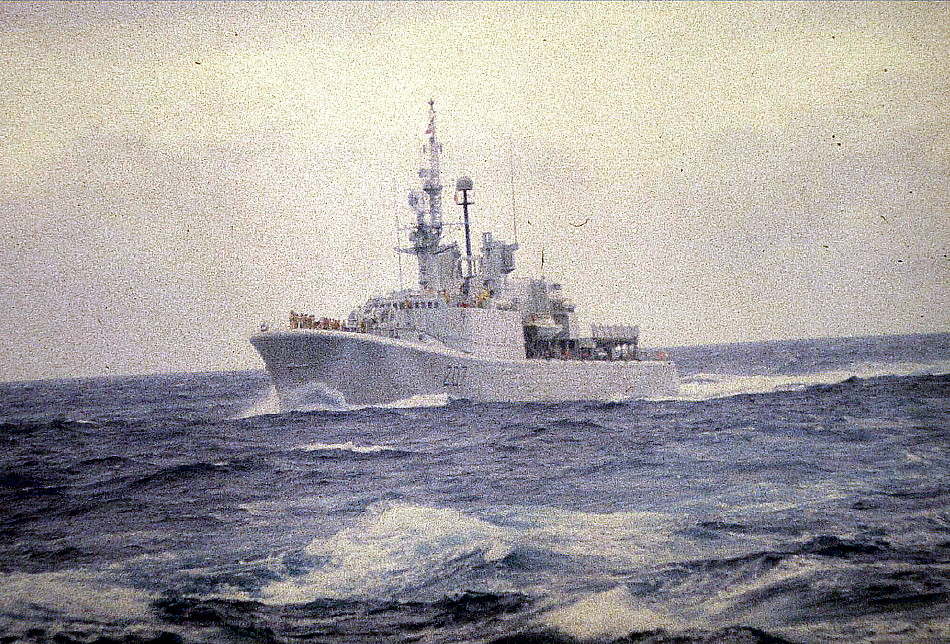 Royal Canadian Navy : HMCS Nipigon at sea, Sept. 1975.