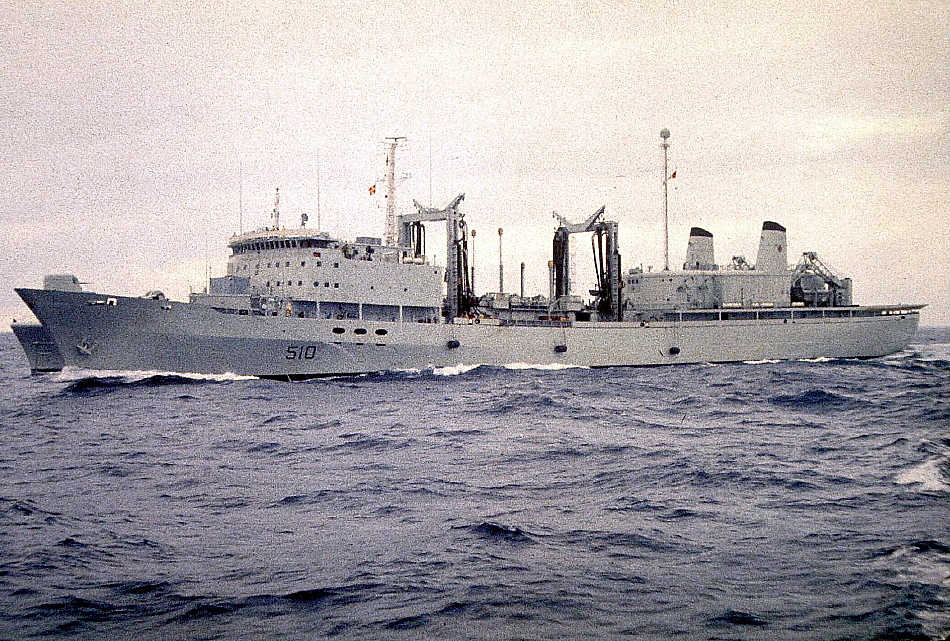 Royal Canadian Navy : HMCS Nipigon at sea, Sept. 1975.